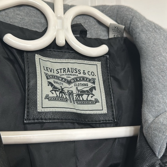 Levi’s jacket - Picture 2 of 4